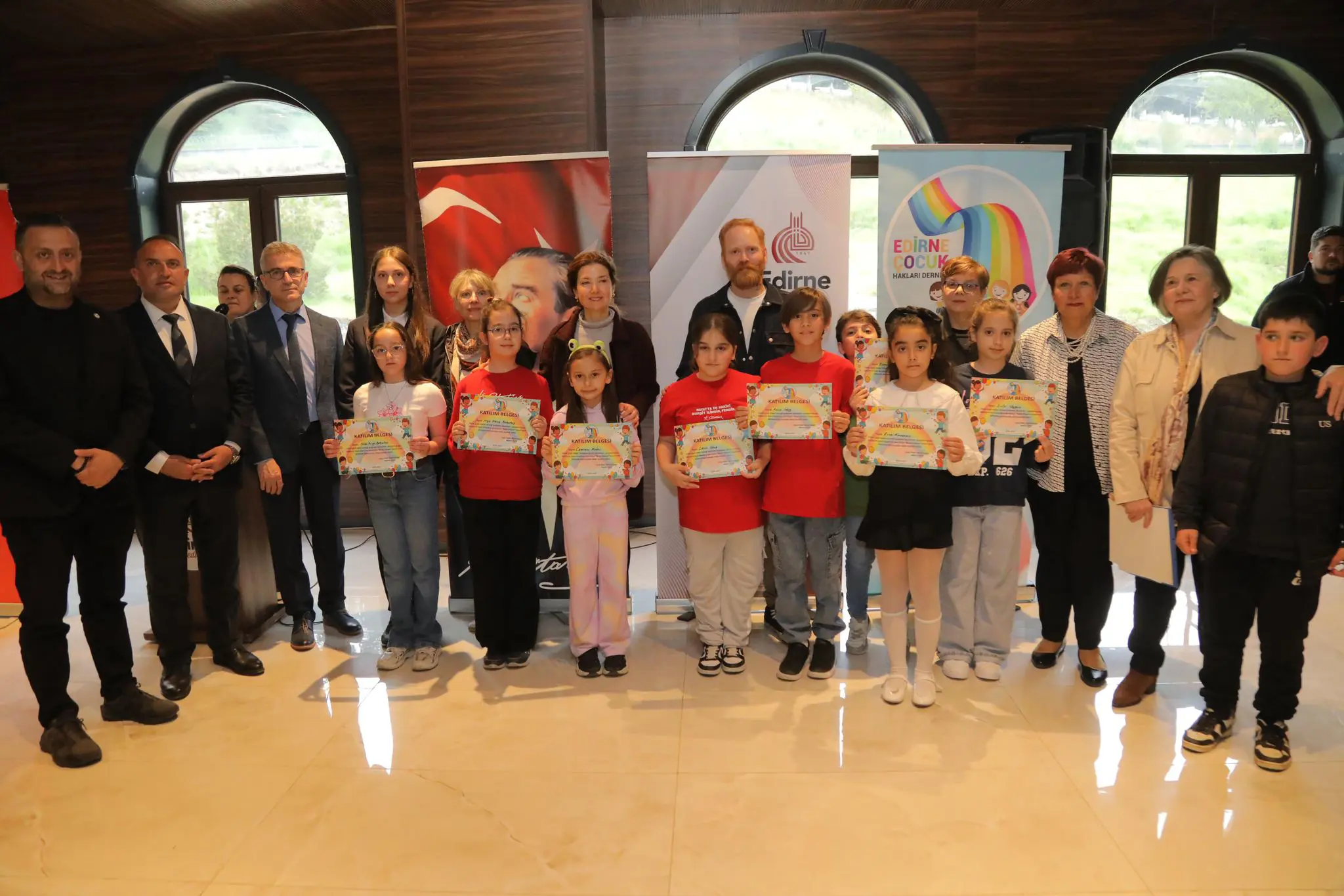 EDİRNE BELEDİYESİ 23 NİSAN ŞENLİĞİ RENKLİ GÖRÜNTÜLERE SAHNE OLDU galeri görseli